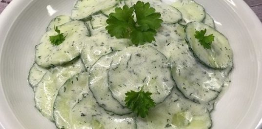 Gurkensalat mit Joghurt in 3 Minuten zubereitet