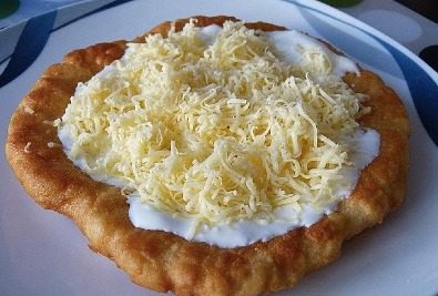 Ungarische Langos mit Knoblauch