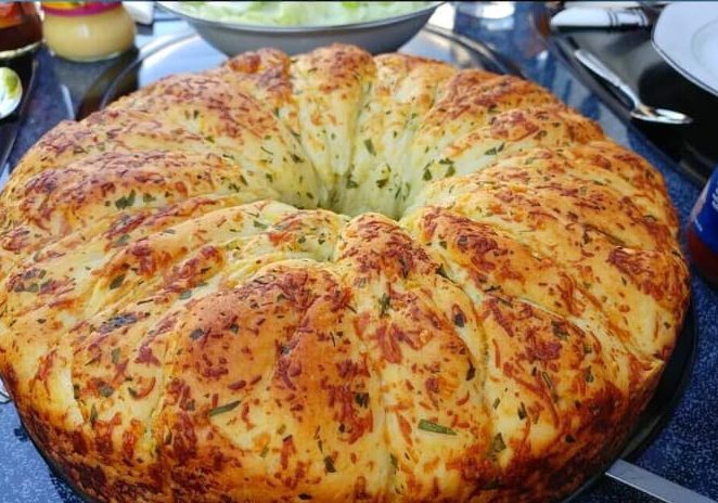 Selbstgebackenes Knoblauchbrot, würzig, knusprig, süchtig machend!