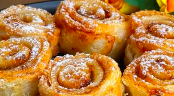 Wenn Sie Blätterteig haben, reiben Sie einfach 2 Äpfel und staunen Sie