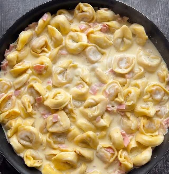 Tortellini in Schinken-Sahne-Soße Für 2 Portionen